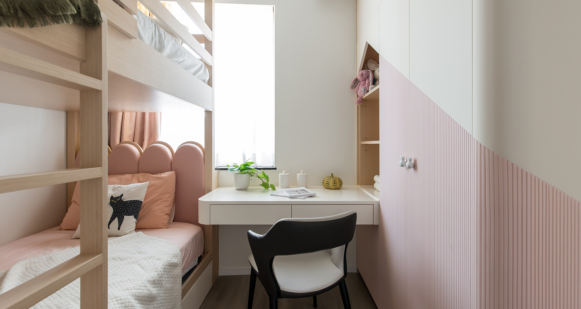 Left horizontal image 3